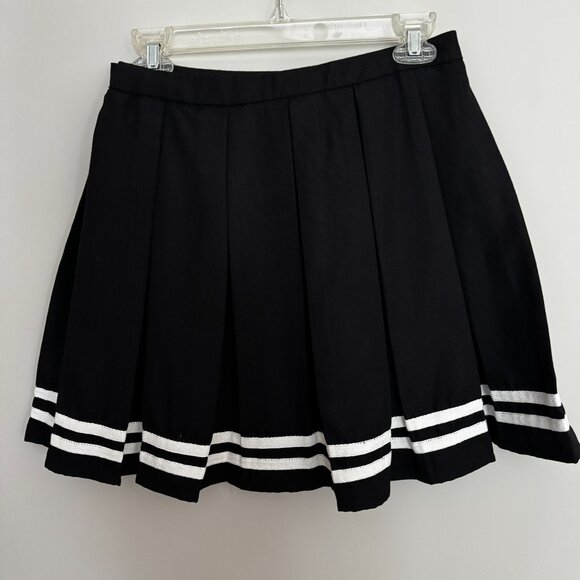 Hot Topic Black Pleated Mini Tennis Skirt with grosgrain ribbon trim NWT - Med - Picture 3 of 6